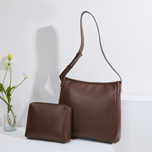 今年流行的PU托特包2025bags大包女大容量字母包圣诞节包包女轻奢