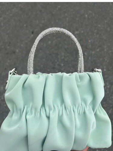 Guangzhou factory rhinestone hand-held shoulder bag for women new lady lady temperament pleated cloud chain crossbody bag