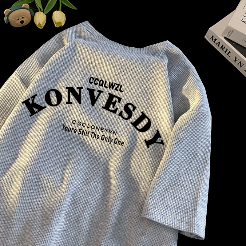 Waffle casual minimalista para hombres, camiseta de manga corta de verano, pantalones cortos para hombres con un conjunto de ropa de moda.