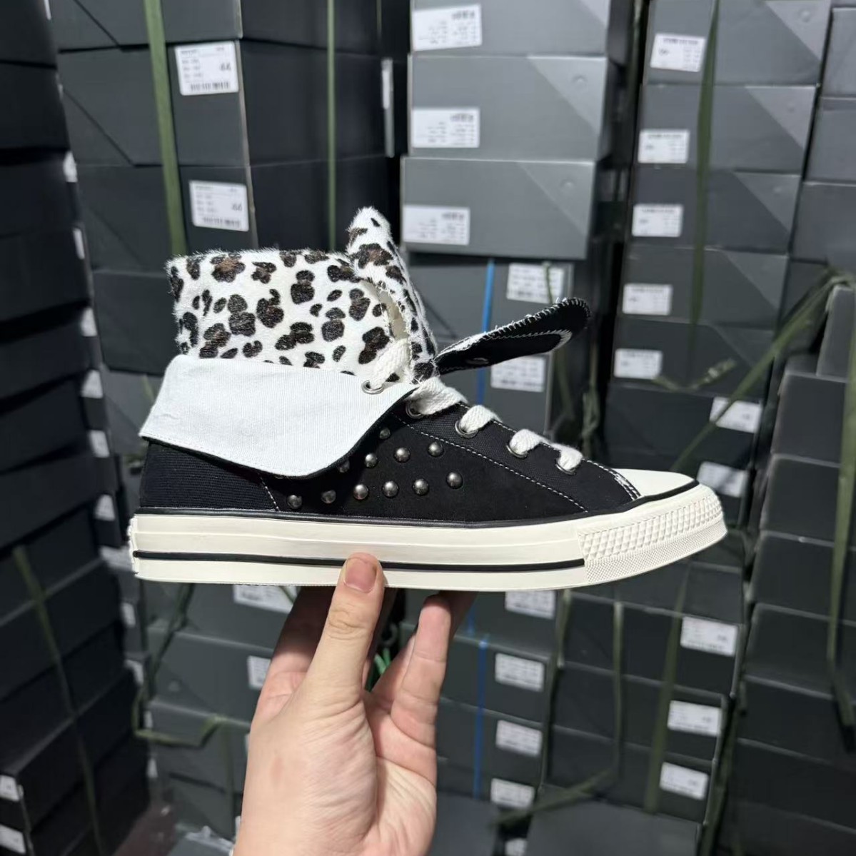 Real shot of top-layer cowhide with double-layer upper, zebra pattern, horsehair, star print, rivet decoration, suede and canvas combination
