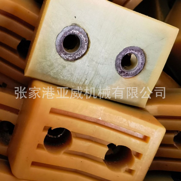 聚氨酯胶块牵引机硅胶块PEPVC管牵引机橡胶块牛筋三爪履带胶块I型
