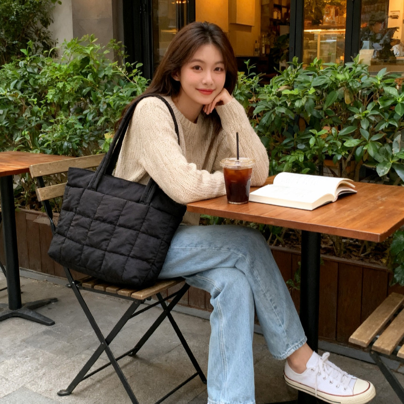 Cross-Border Hot-Selling Women's Tote Bag, Lightweight and Fluffy Shoulder Tote Bag, Suitable for Travel, Shopping, Beach and Casual Women's Bags