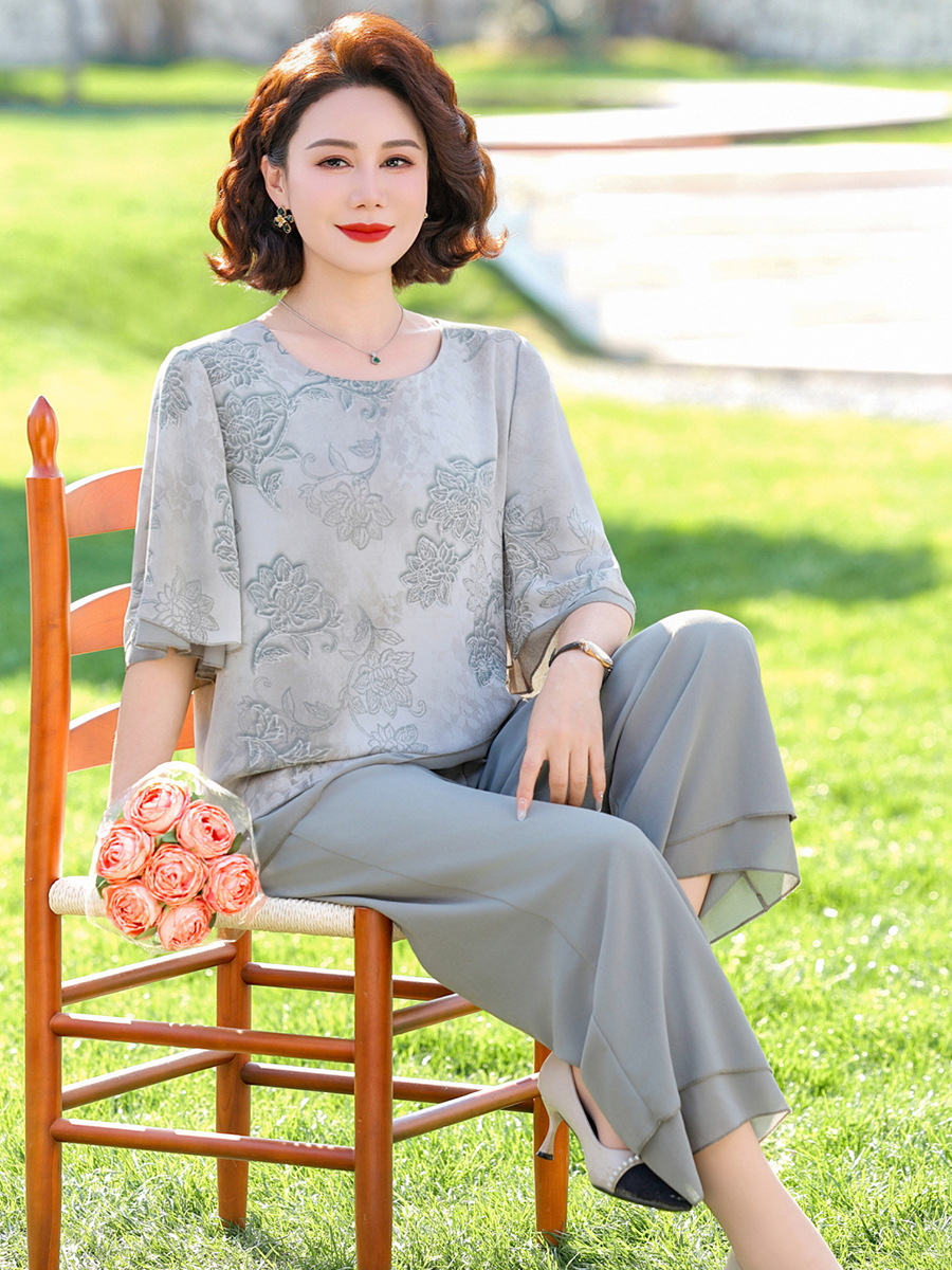 Mom's Summer Outfit 2026 New Fashion Stylish Middle-Aged and Elderly Women's Summer Short-Sleeve T-Shirt, Thin and Loose Fit