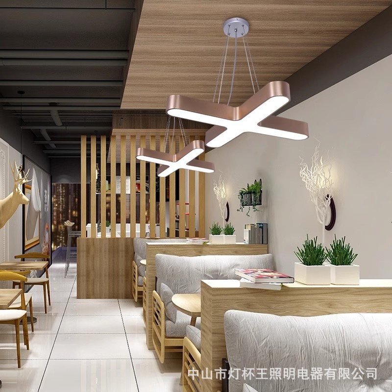 Lámpara de araña cruzada led tienda restaurante recepción lámpara de modelado creativo oficina gimnasio supermercado lámpara de viento industrial