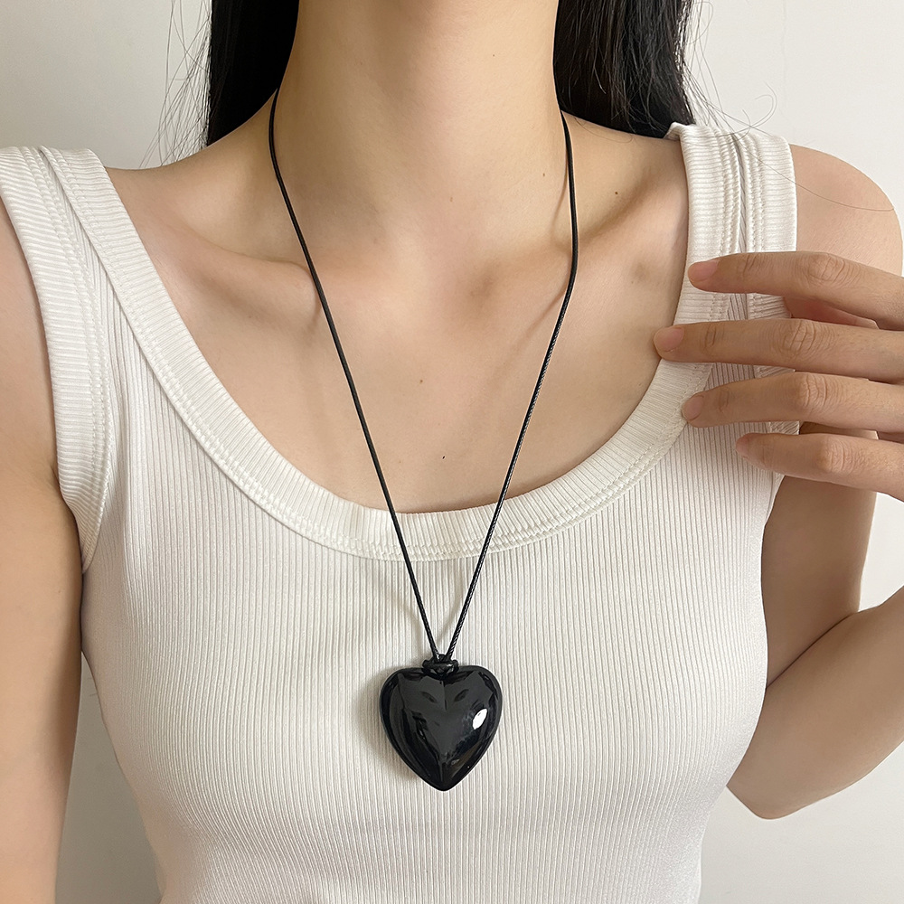 Pendant Necklace Classification Simple Style Heart Shape Alloy Leather Rope Woven Chain Pendant Necklaces Wholesale