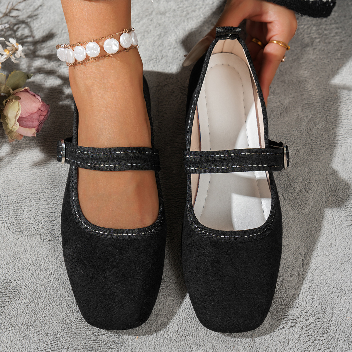 Zapatos retrógrados de cabeza cuadrada de mujer, zapatos de hebilla de talón bajo, dos zapatos de mujer para viajes literarios