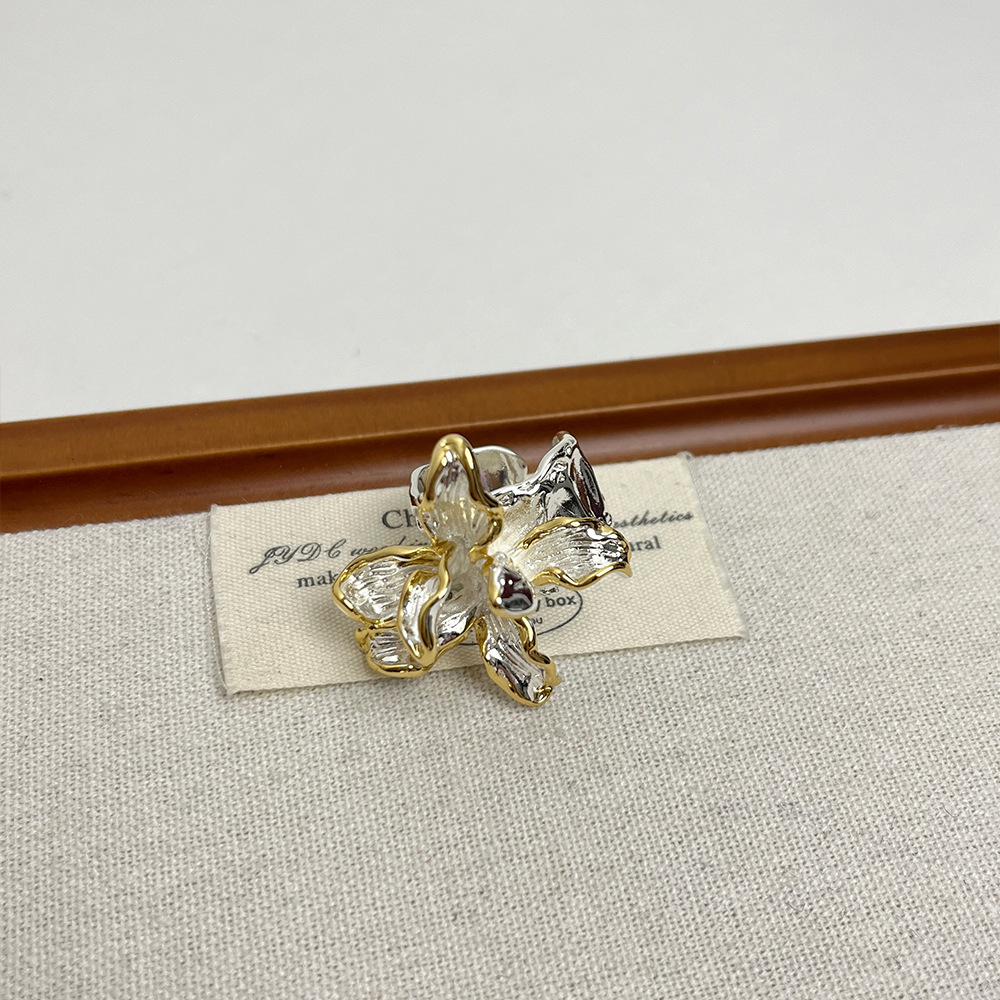 French, Vintage, Graceful, Timeless Chinese Silver Burnt White Iris Open For Women 2026 New Hot Style Cool And Elegant Ring_voghion.com