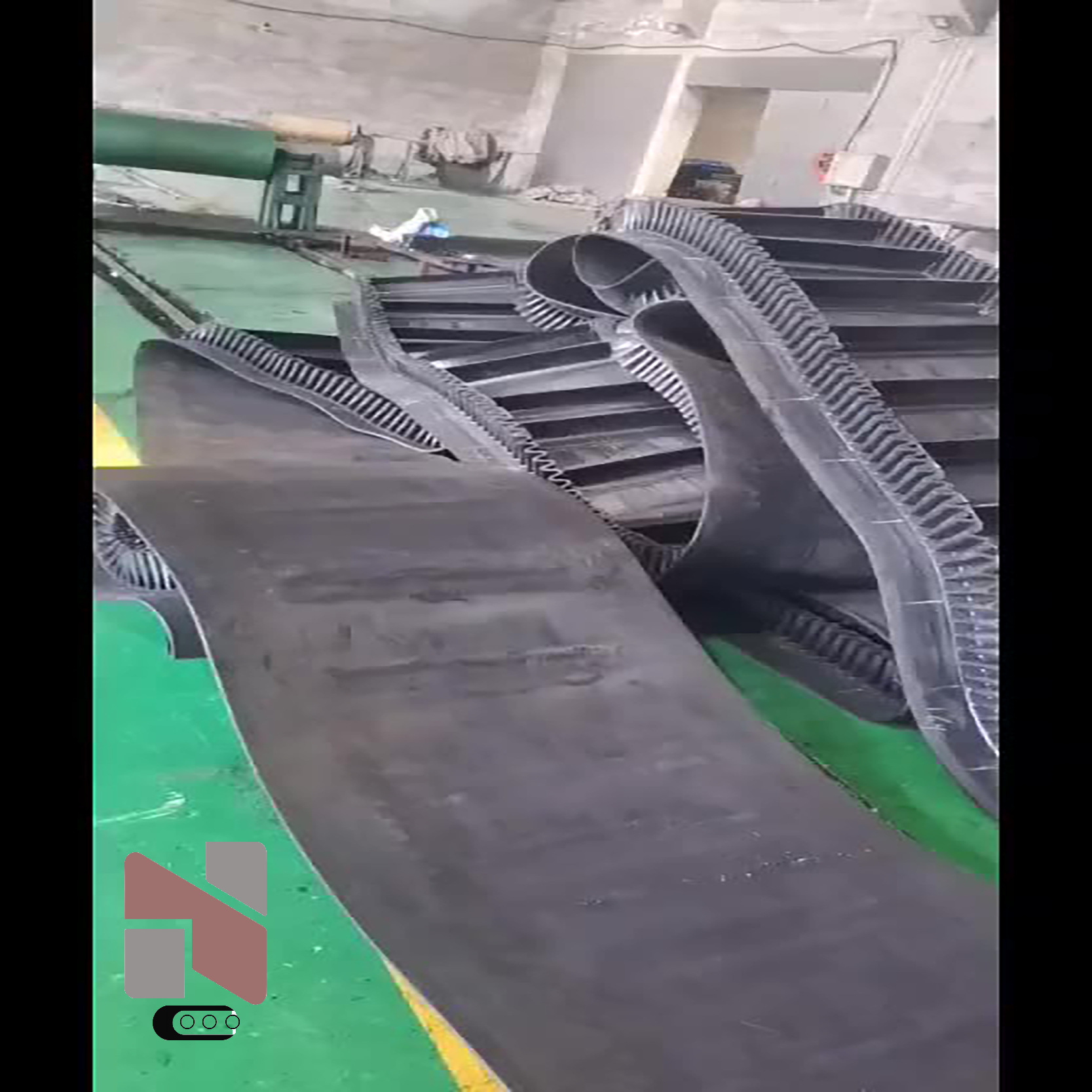 工厂专用波状挡边输送带防滑加厚大倾角输送带阻燃裙边传送带批发