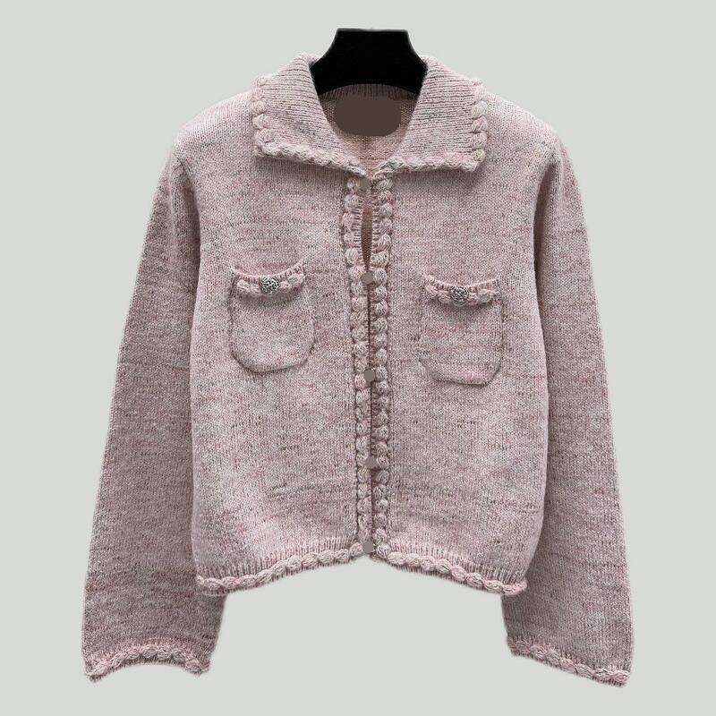 New Arrival~Chanel-Style Logo Diamond Buttons with Floral Dots and Contrasting Color Lapel Knit Cardigan, Elegant and Stylish