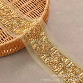 花边;腰链;流苏、穗