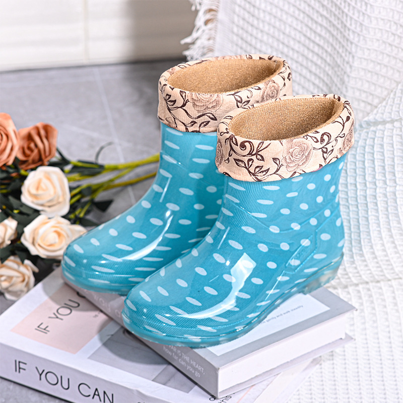 Comercio exterior zapatos de lluvia de color sólido para mujeres adultas al aire libre bosque lluvioso a prueba de agua anti-deslizante zapatos de agua de lana calentamiento botas de lluvia