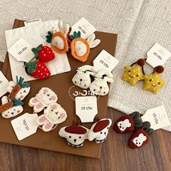 韓国版森系アニメの布芸の髪ひもが可愛いです。子供の皮筋が高くて弾力性があります。髪ひもの髪輪を傷つけません。