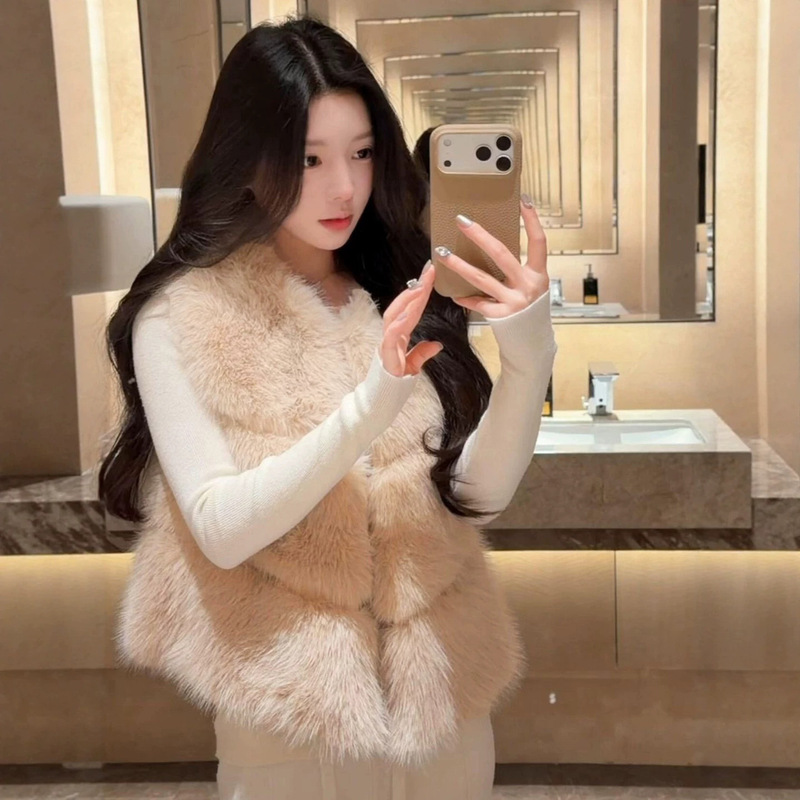 Autumn and winter gentle atmosphere eco-friendly fox fur vest for women, white moonlight outerwear, ladylike fur coat, Korean style