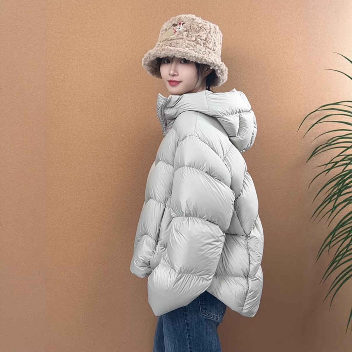Women's Short Puff down Jacket with Hood, 2025 Winter New Loose Thickened 90% White Duck down Puffer Coat
