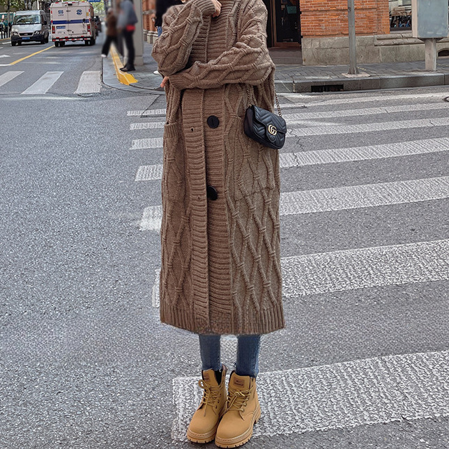 24 invierno Puyuan Retro encapuchado de torsión de estilo medio y largo abrigo de suéter para mujeres otoño invierno perezoso