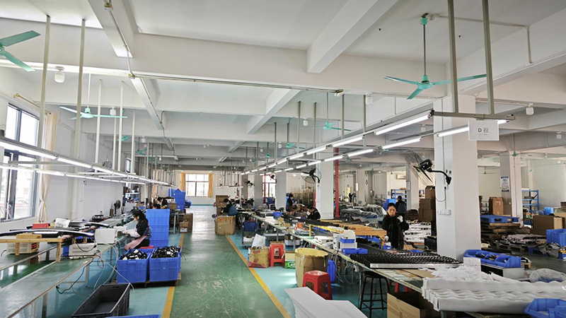 Cross-Border E-Commerce Specializes in Supplying New Models of Car Strip Lights, Roof Lights, Combination Connected Strip Lights, and Off-Road Vehicle Lights