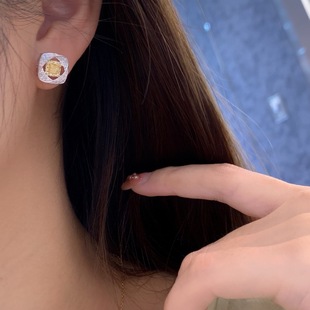 Natural diamond yellow diamond earrings 18k real gold diamond water shell gold wholesale agent