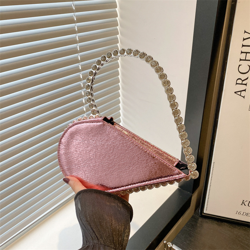 Diseño de nicho, personalidad, forma de amor, moda, estilo occidental 2025, nuevo estilo, estilo occidental, sentido avanzado, bolso de mano, mujer