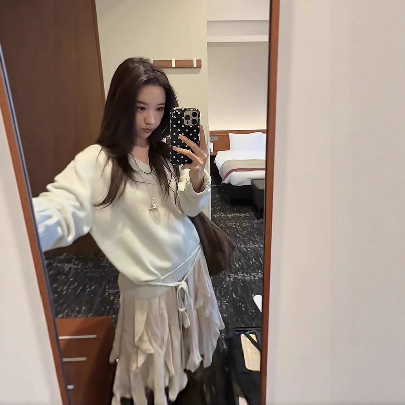 Teng Jie's Same Style Mint Green Sweater, Korean Designer Le17Se**Re Drawstring Tie V-Neck Knitwear