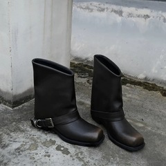 パンク風 ~ レトロ感マーティンブーツの角頭の色拭きブーツの女性の金属ボタンの太さとスリーブのベルトのバックルの西部の靴