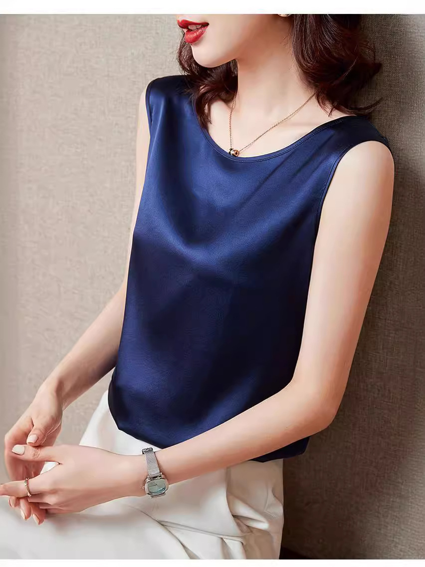 Silk summer top with cups