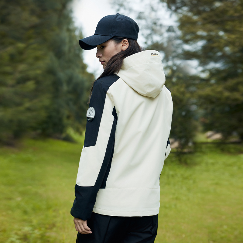 3 - en - 1 moda de otoño y invierno para parejas a prueba de viento, impermeable y cálido, traje de asalto desmontable al aire libre para escalar montañas