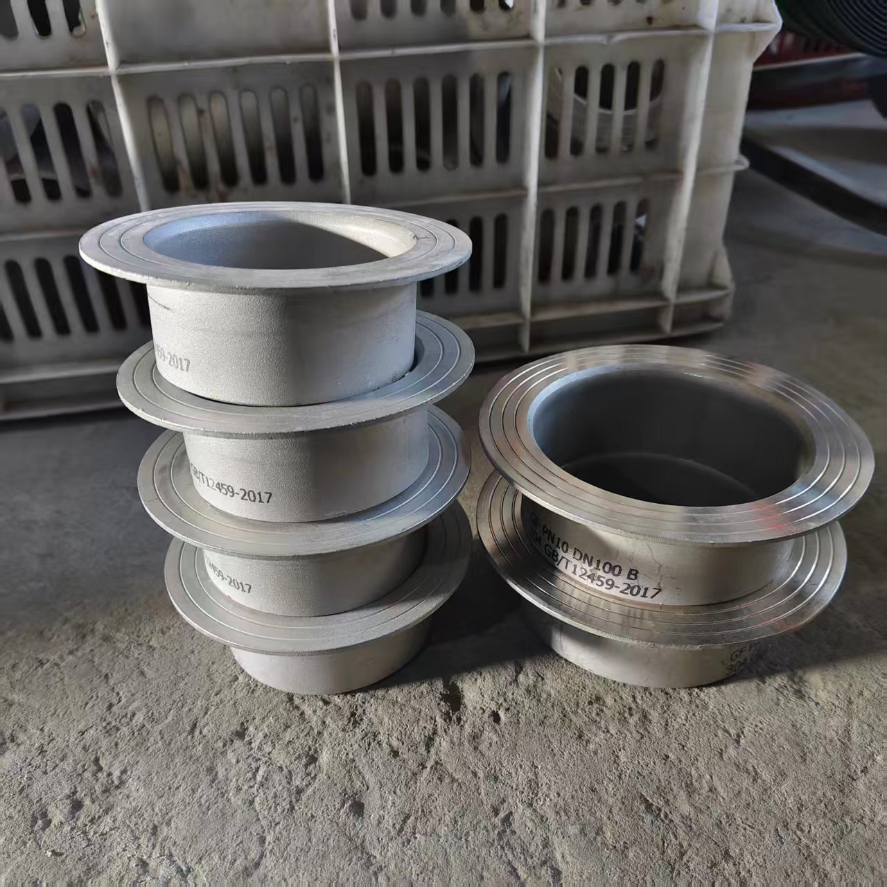 批发DN100不锈钢平面焊接翻边碳钢翻边对焊环松套法兰盘翻边