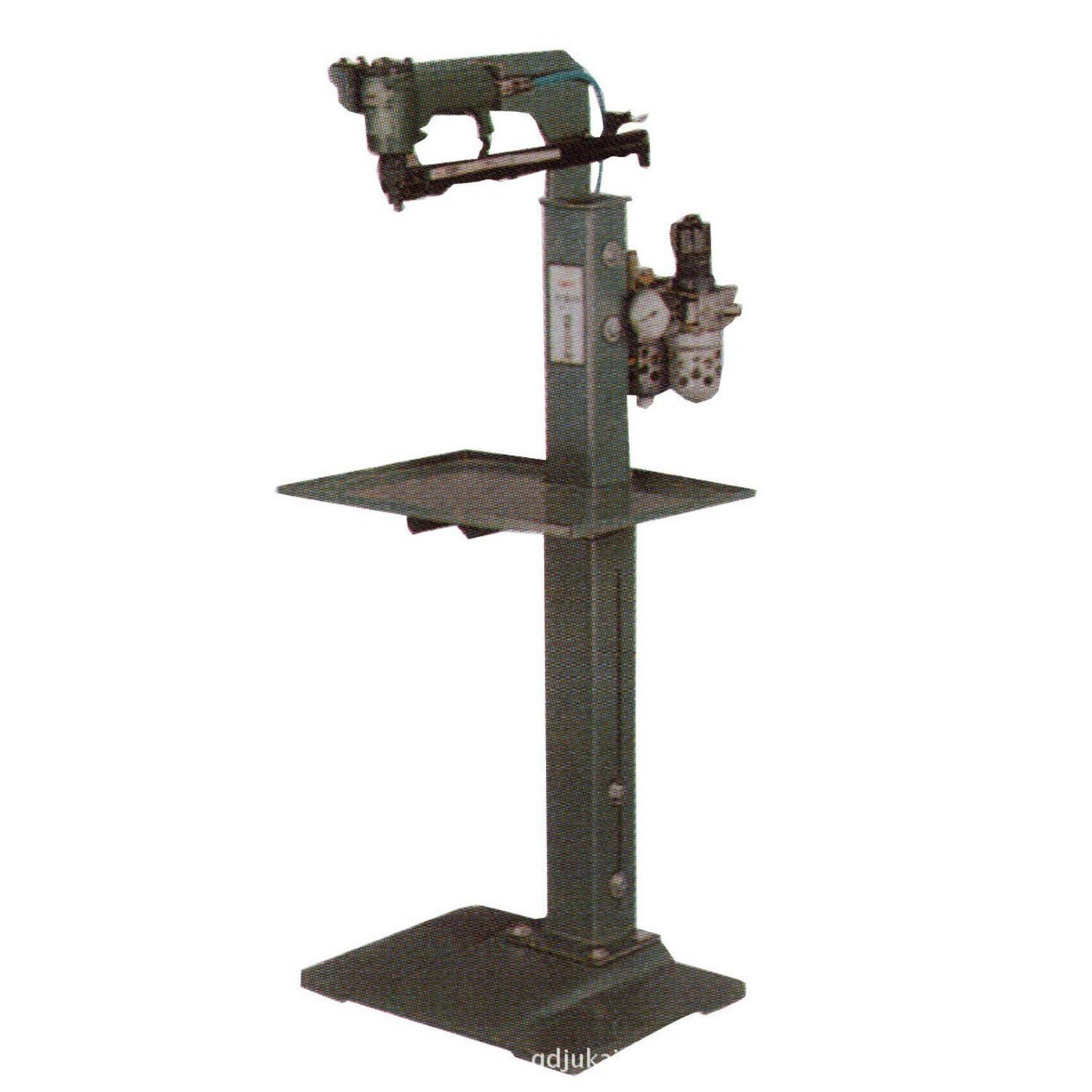 ����ʽ�е״򶤻���Ь����