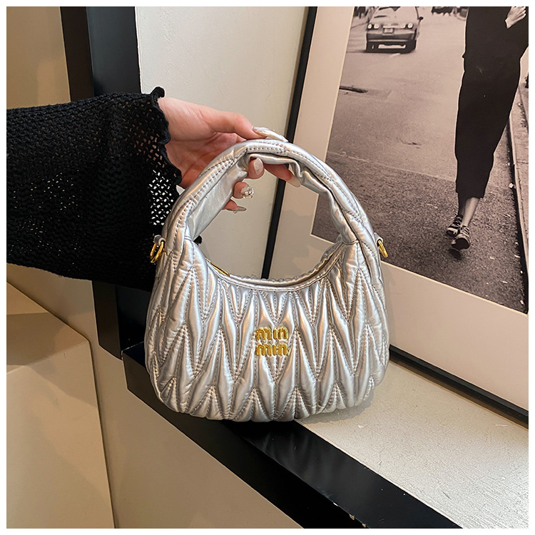 Bolsos de todo fósforo 2024 moda de verano textura plisada bolsa de axilas bolso retro ins bolso femenino de moda simple