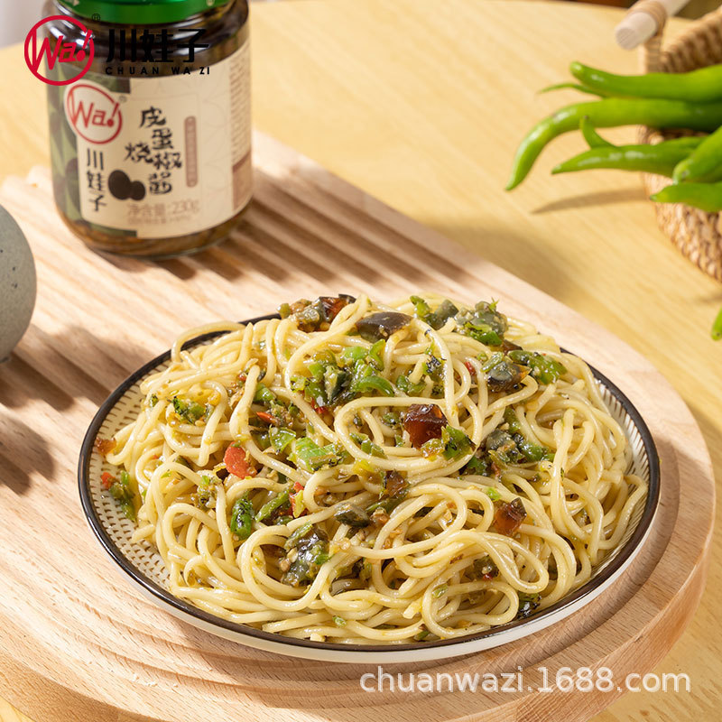 川華子の保存卵と焼ピーマンのソース、やや辛い虎皮ピーマンのソース、麺とビビンバのソース、牛肉とナスのチリソース|undefined