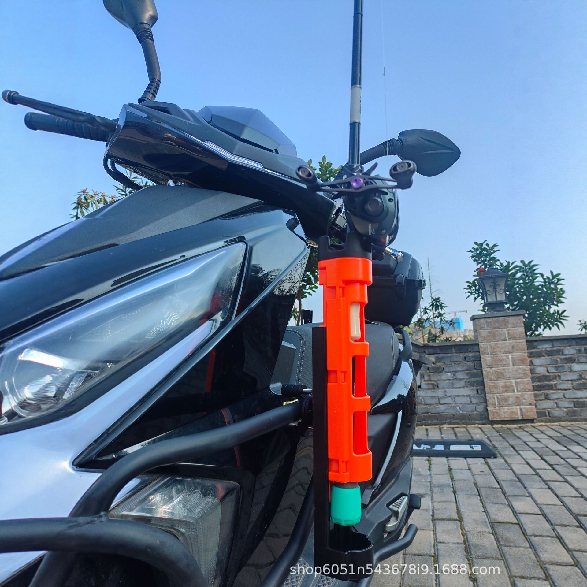 Motorcycle fishing rod holder, universal for electric vehicles, waterproof and portable fishing fixture for riding