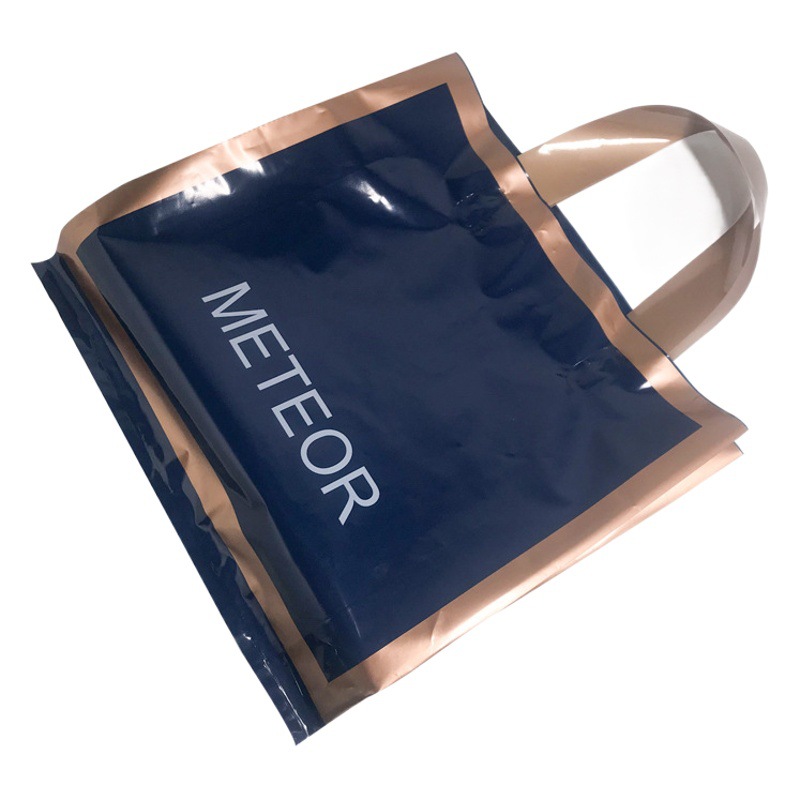 Bolsa de regalo portátil de alta gama plegable bolsa de plástico bolsa de embalaje de ropa Portátil Bolsa de embalaje bolsa de ropa impresión logo