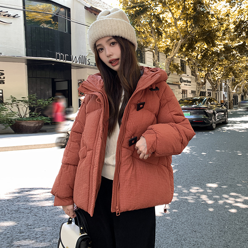 Chaqueta de algodón de pluma para mujeres 2024 nuevo tipo de pan de hebilla cuadrada de invierno suelta chaqueta de algodón con capuz chaqueta corta de mujer