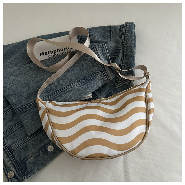 2025 Korean-style laid-back crossbody bag new versatile commuting dumpling bag, large-capacity commuting single-shoulder bag for women undefined