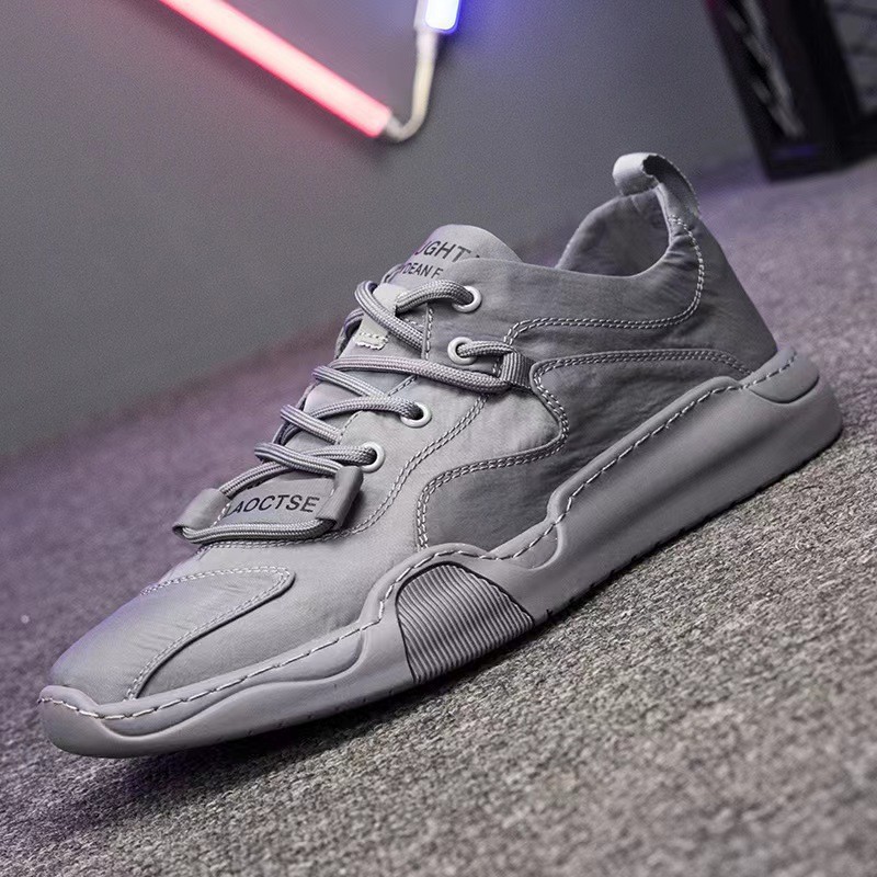 남성의 새로운 여름 통기성 얼음 실크 천 신발 유행 한국 스타일 캐주얼 유행 신발 스포츠 신발 남성용 운동화