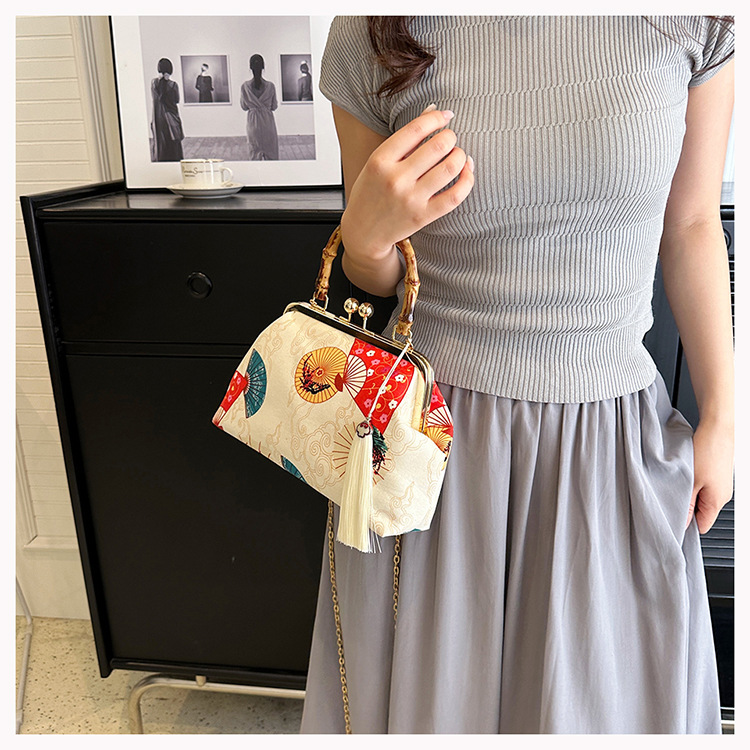 2023 neue grenzüberschreitende Nischenclip-Schnalle, High-End-Dinner im ethnischen Stil, Modekette, eine Schulter, Umhängetasche für Damen_voghion.com