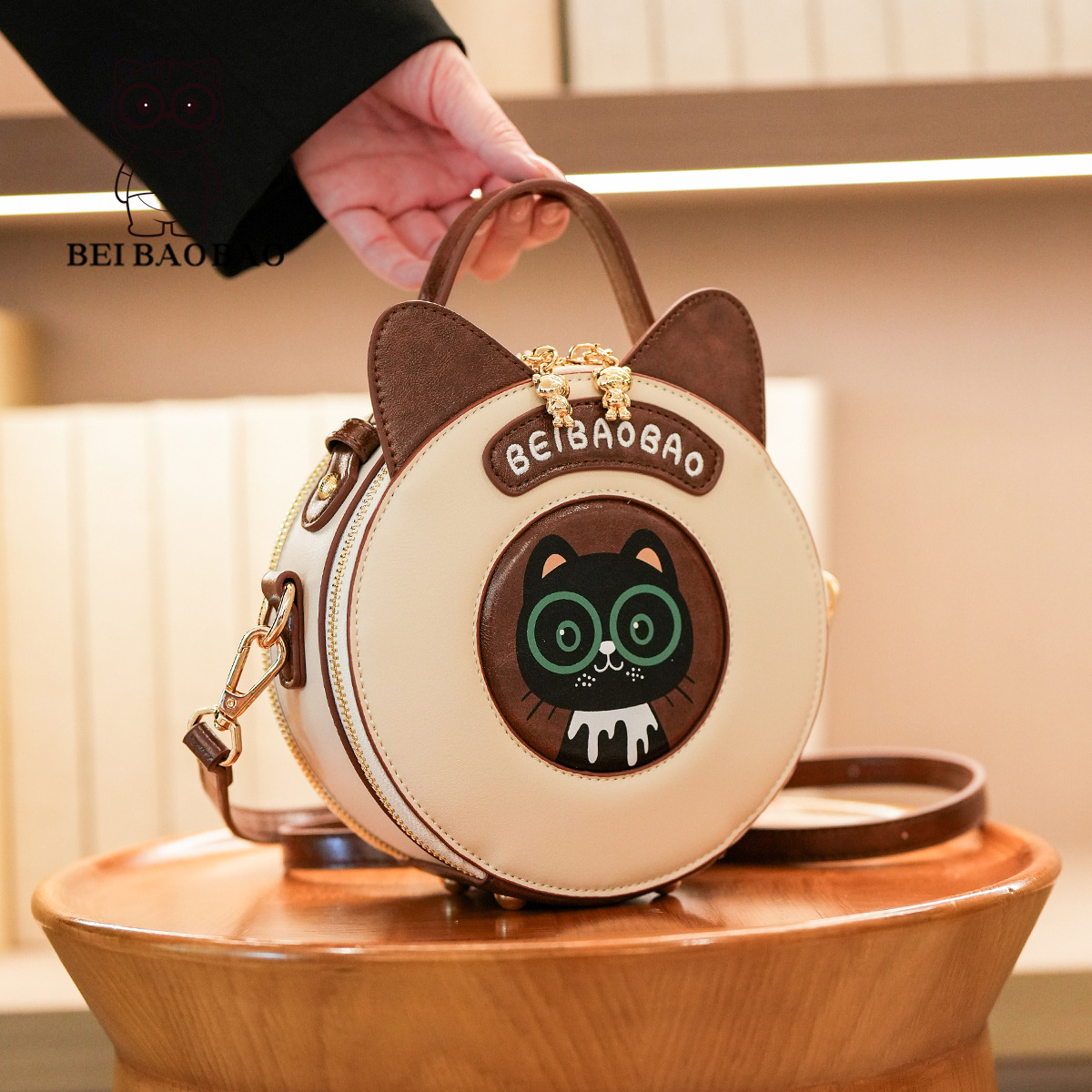 北包包源头工厂新款可爱撞色轻奢猫咪款小圆包女生户外斜挎单肩包