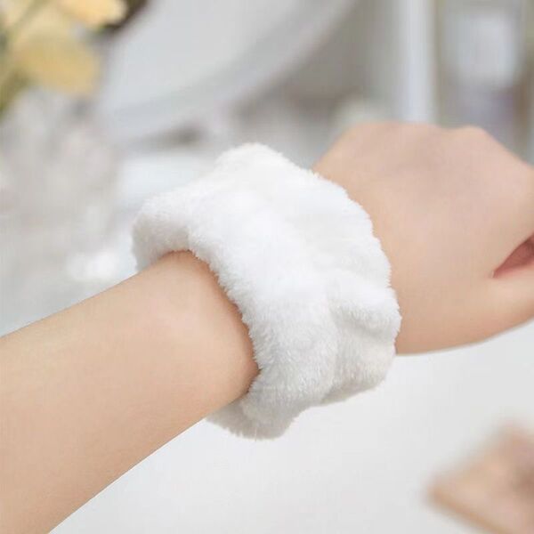 Bracelet for face washing