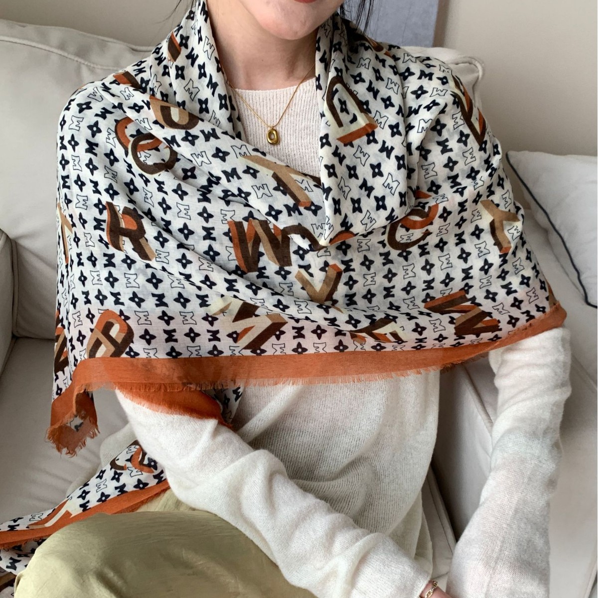 2024 otoño letras estereoscópicas bufandas nuevas bufandas de moda minimalistas, bufandas de seda protector solar delgada para mujeres