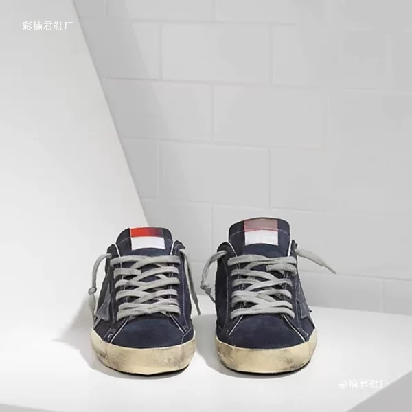 New lightweight non-slip low-top leather sneakers for men and women with rubber soles, height-increasing, star-patterned, fashionable distressed vintage shoes