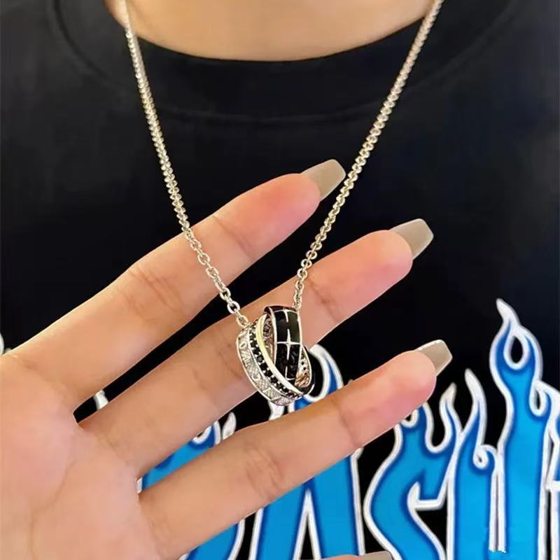 Victory Star Ring Necklace Trendy Men's Cold Style Fashion New Geometric Double Ring Pendant Woolen Chain Commemorative Gift Victory Star Ring Necklace Trendy Men's Cold Style Fashion New Geometric Double Ring Pendant Woolen Chain Commemorative Gift