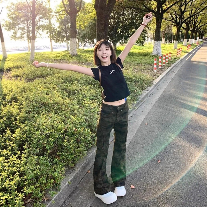 2025 New Large Size American Retro Low-Waist Camouflage Jeans for Women in Autumn and Winter Loose Slim Workwear Pants
