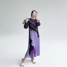 三宅春秋新款法式高级感显瘦连衣裙女气质优雅印花褶皱修身长裙女