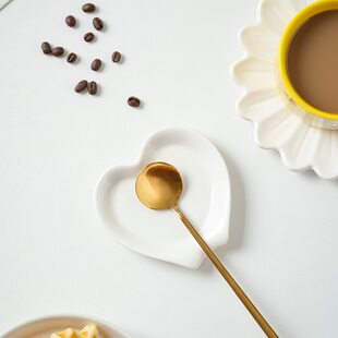 Amazon's best-selling creative heart-shaped spoon holder household coffee spoon holder cross-border ready-made ceramic spoon holder
