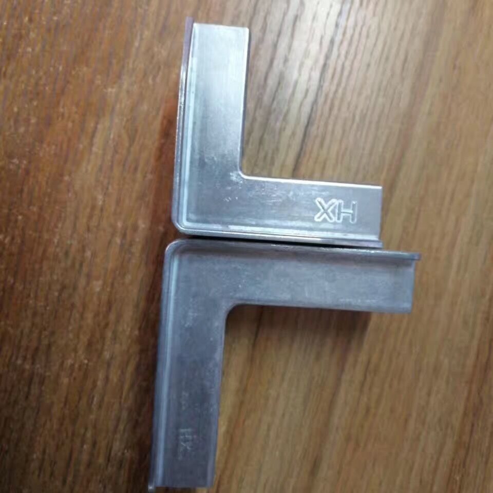 供应铝合金对等弯角 铝合金对称弯角 铝合金转角 中空板箱配件