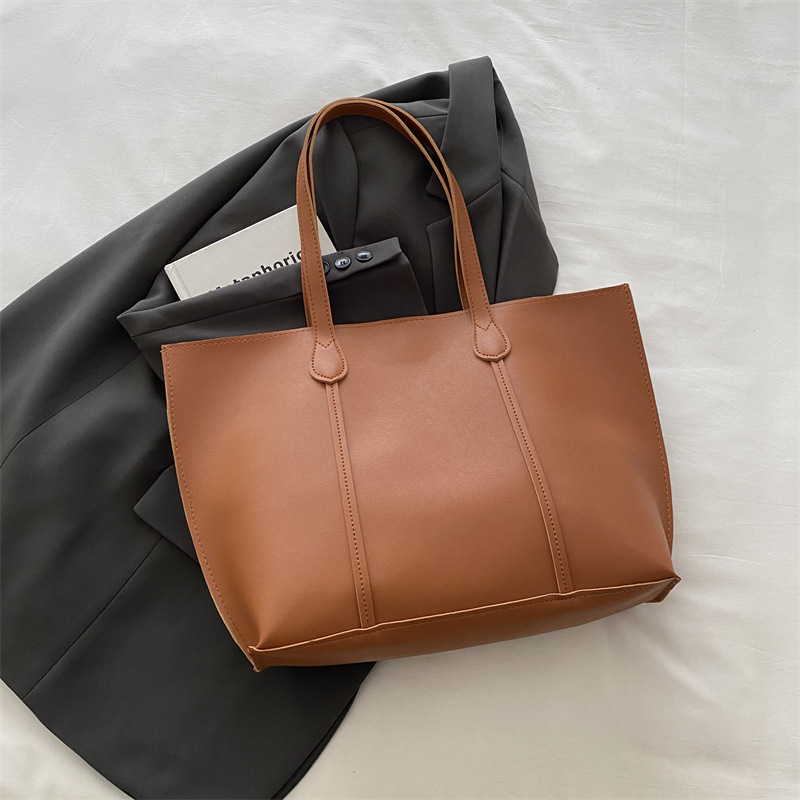 Bolsa coreana de gran capacidad de color sólido para mujeres 2024 nueva moda retro bolso de viaje simple bolso de hombro sólido