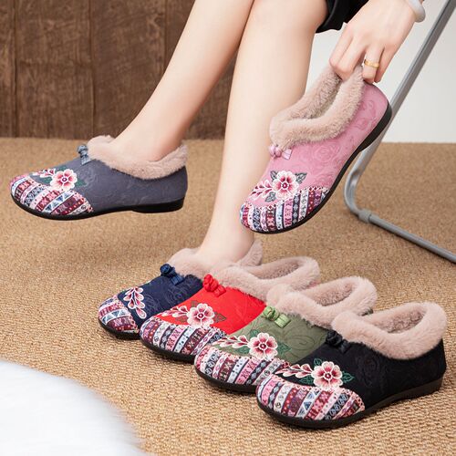 Winter Women's Shoes Large Size Embroidered Shoes Ethnic Style Old Cotton Shoes With Fleece And Thick Slip-On Elderly Shoes