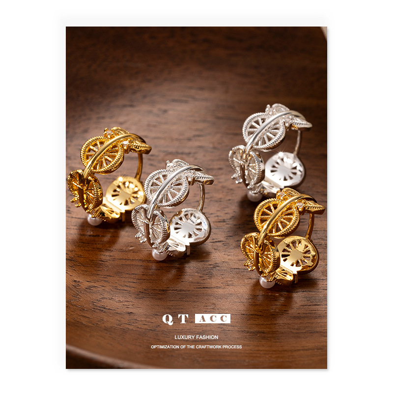 La moda europea y americana simple y alta sensación de orejas de zircon personalidad de encaje universal imitación de perlas pendientes
