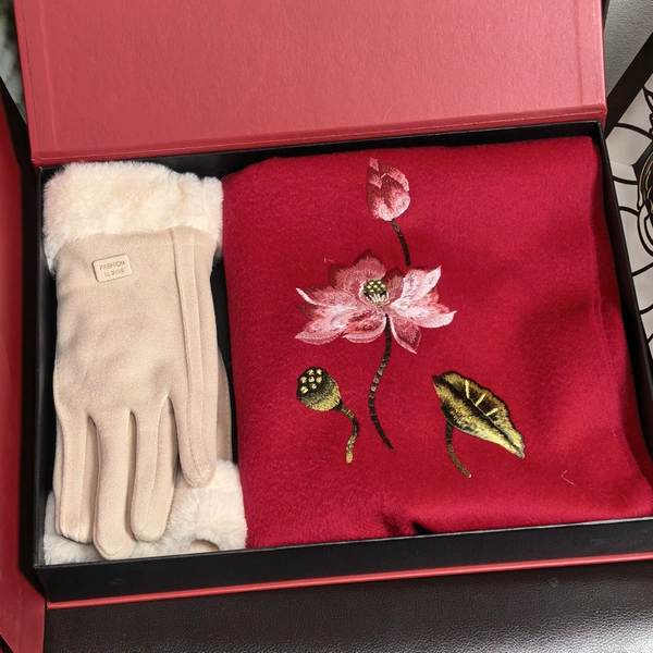 Woolen set, gift box