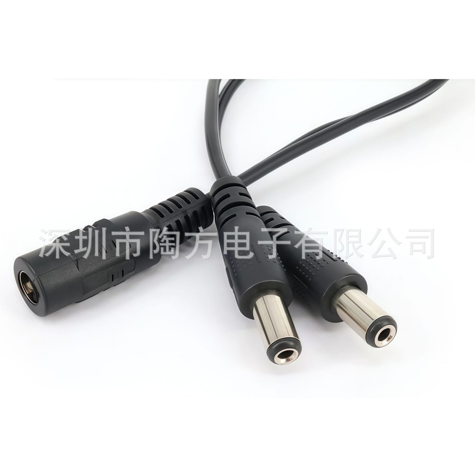 Un cable de alimentación DC dividido en dos cables de alimentación DC 12Vdc monitoreo de alimentación derivación rama LED1 cables de alimentación 2